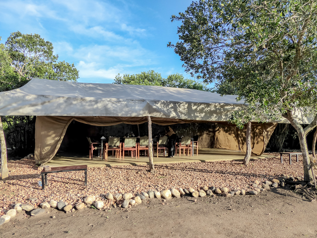 The Bush Lodge - Gorillatours.com